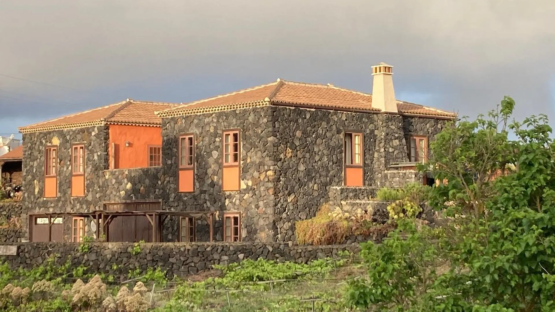 La Casa Del Volcan contacts